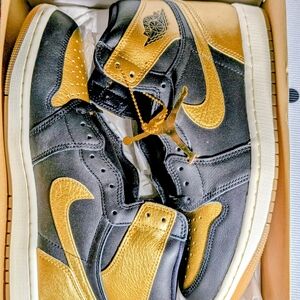 Nike Jordan 1 Retro High OG Black/Metallic Gold NWB